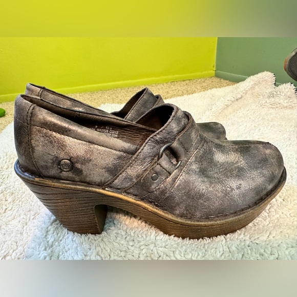 Born Shoes - Born , size 9 , heeled loafer .